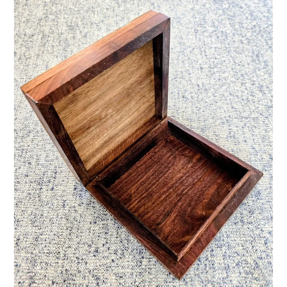 Vintage Wooden Trinket Box With Brass Inlays - 5